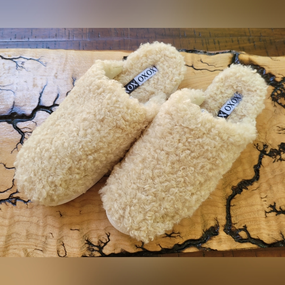 XOXO Women's Cozy Beige Fuzzy Slippers